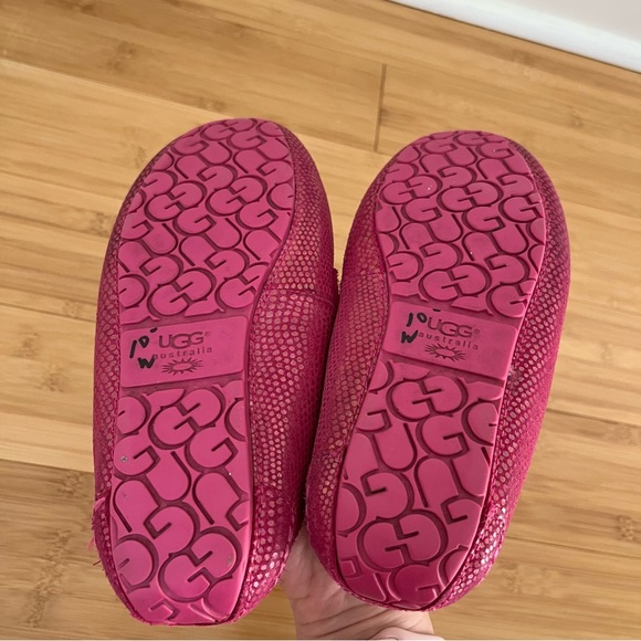 Ugg Slippers - Picture 8 of 10
